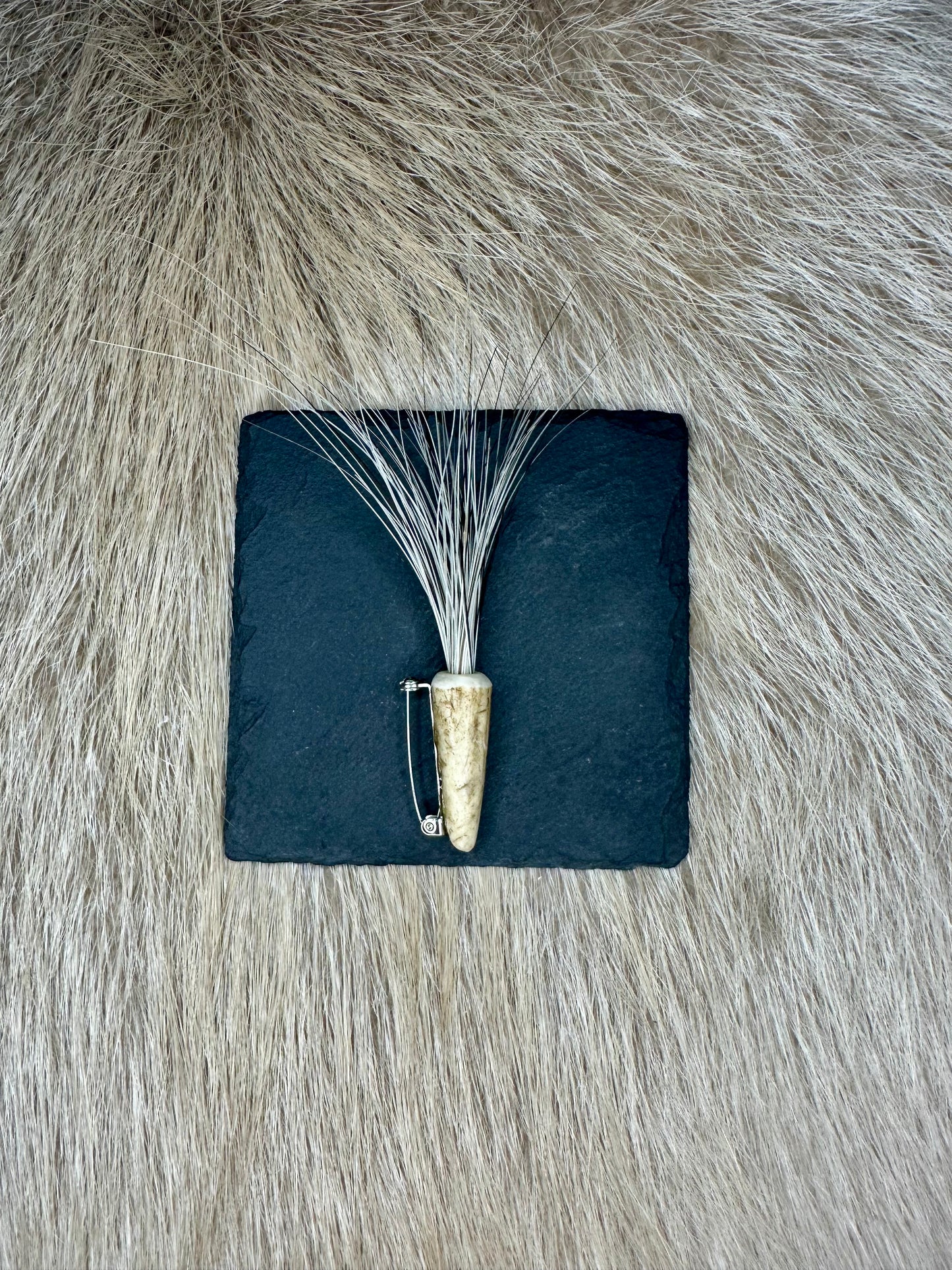 Hutnadel Hasenbart mit Reh 3