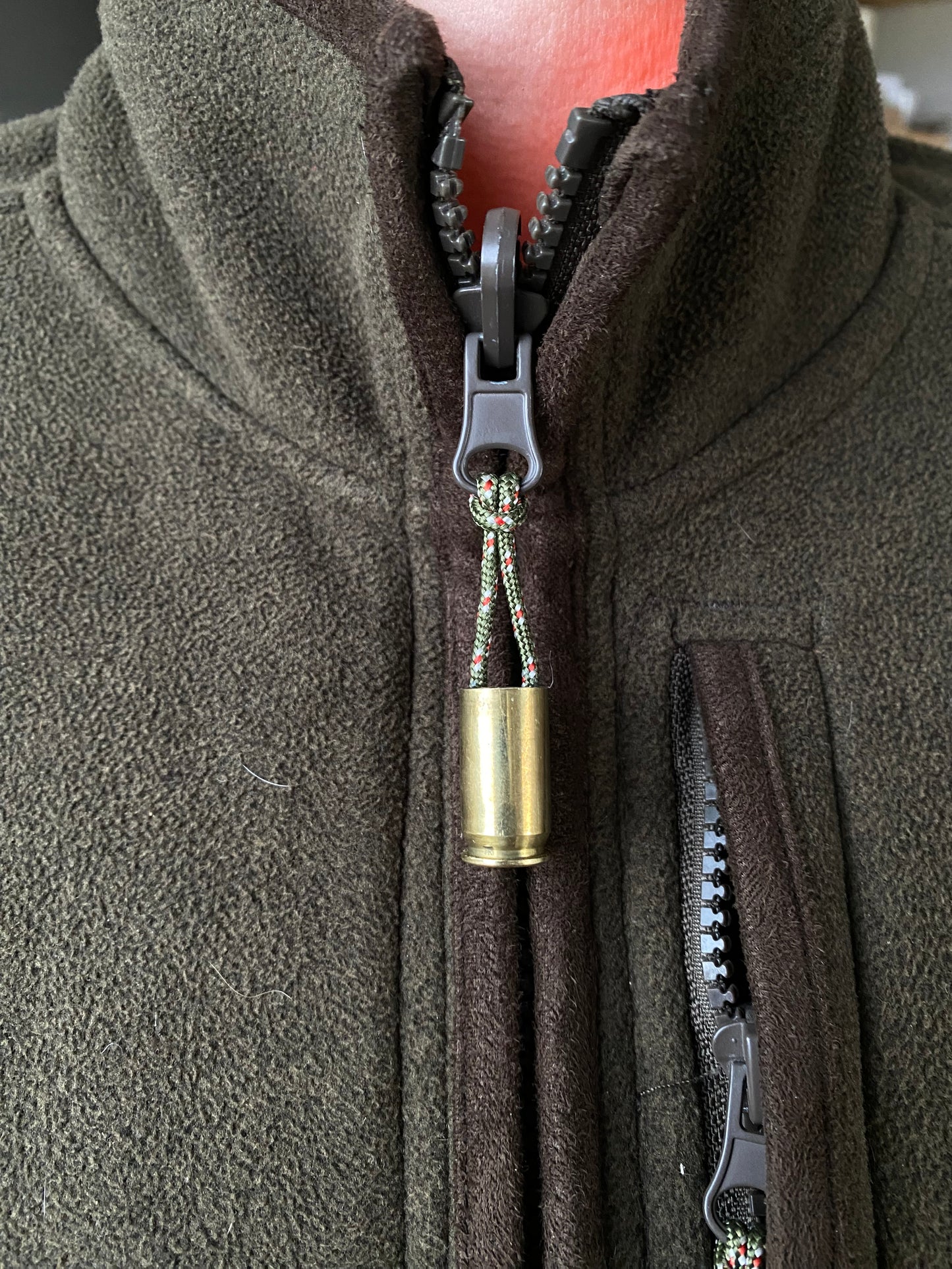 Zipper Anhänger aus Munitionshülsen